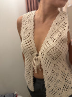 Cargar imagen en el visor de la galería, Chaleco Crochet
