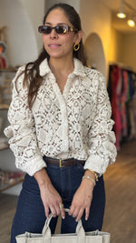 Cargar imagen en el visor de la galería, Camisa Crochet
