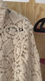 Cargar y reproducir el video en el visor de la galería, Camisa Crochet

